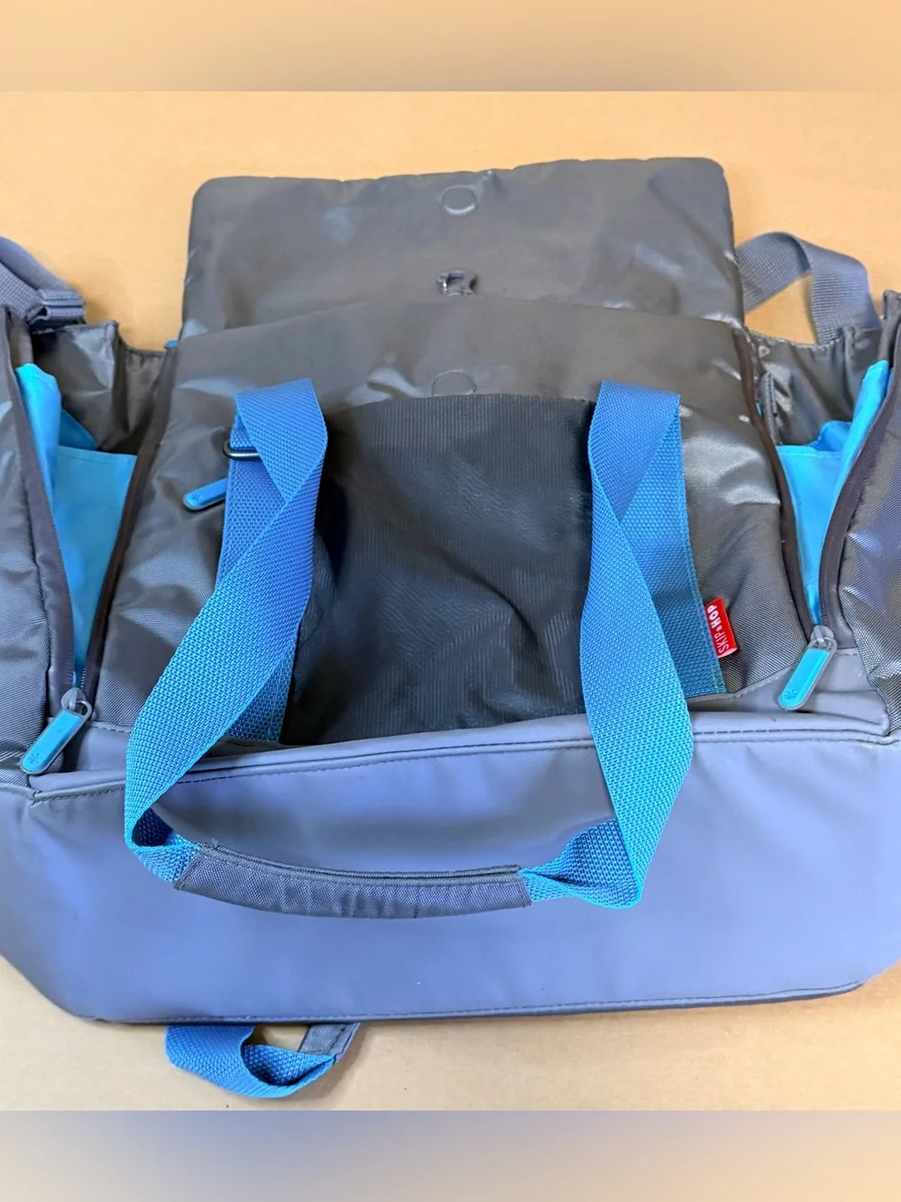 Skip Hop Fit All Access Messenger Diaper Bag in Gray/Turquoise W Changing Pad